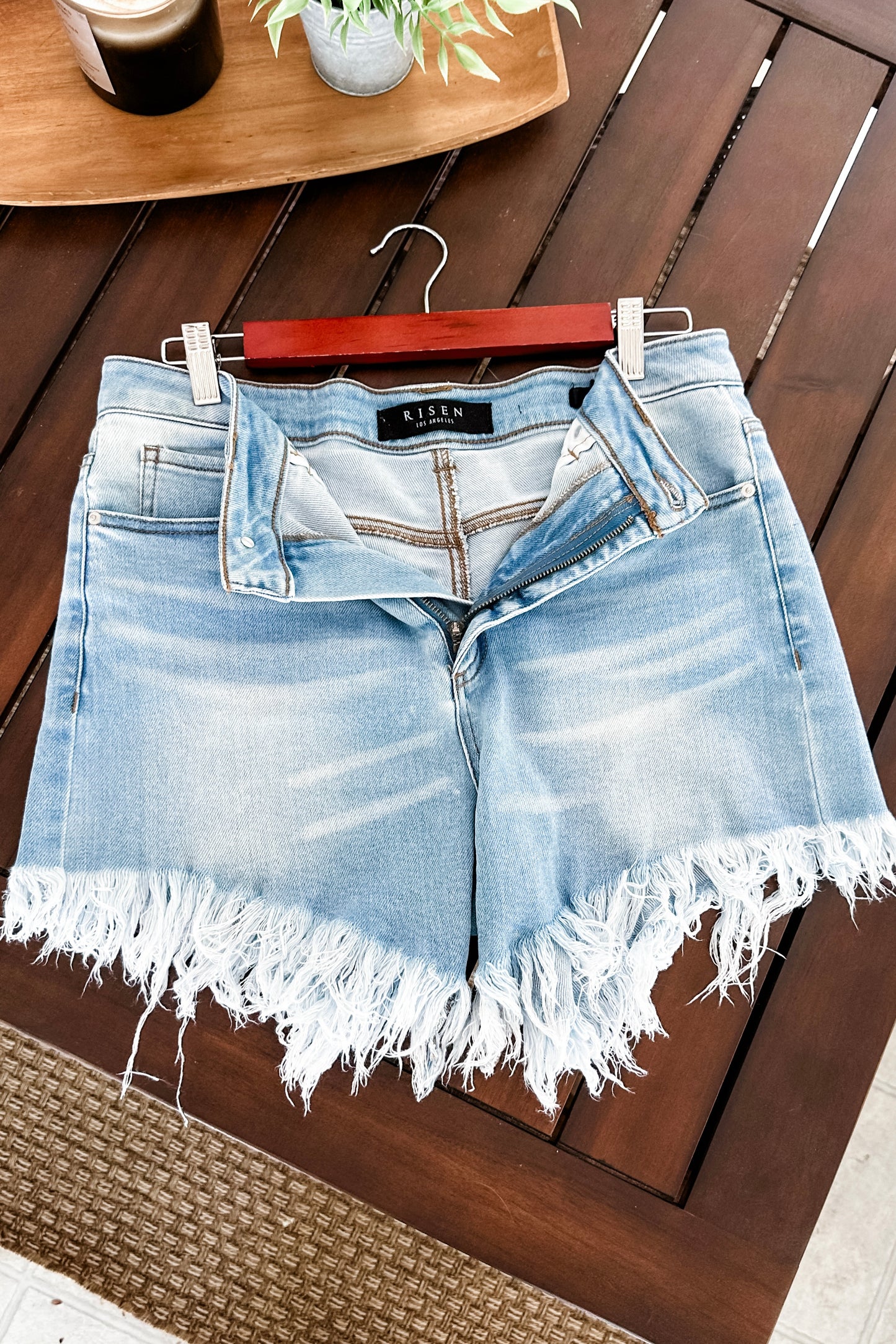 (L) Risen Fringe Denim Shorts