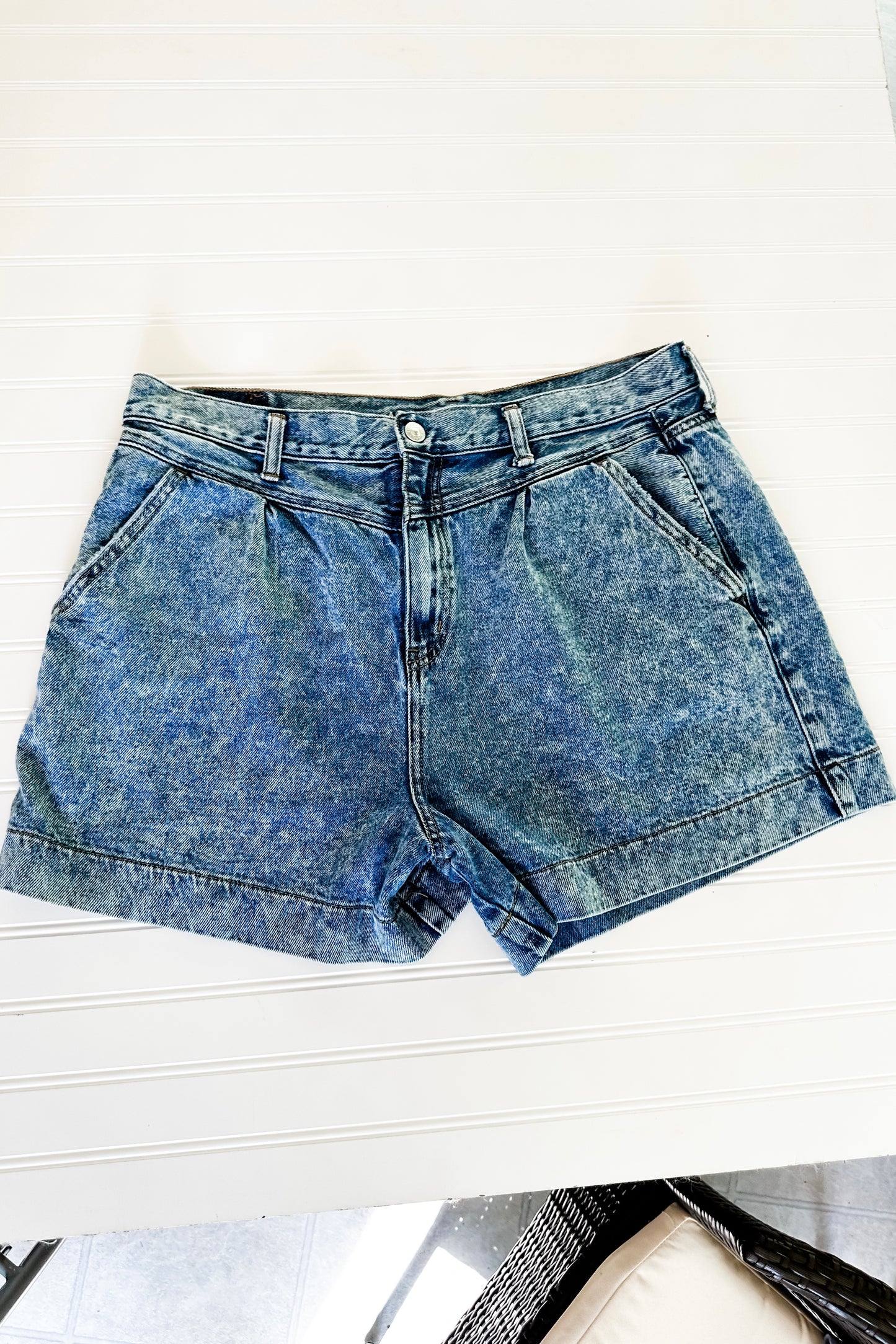 (16) AE Acid Wash Mom Short