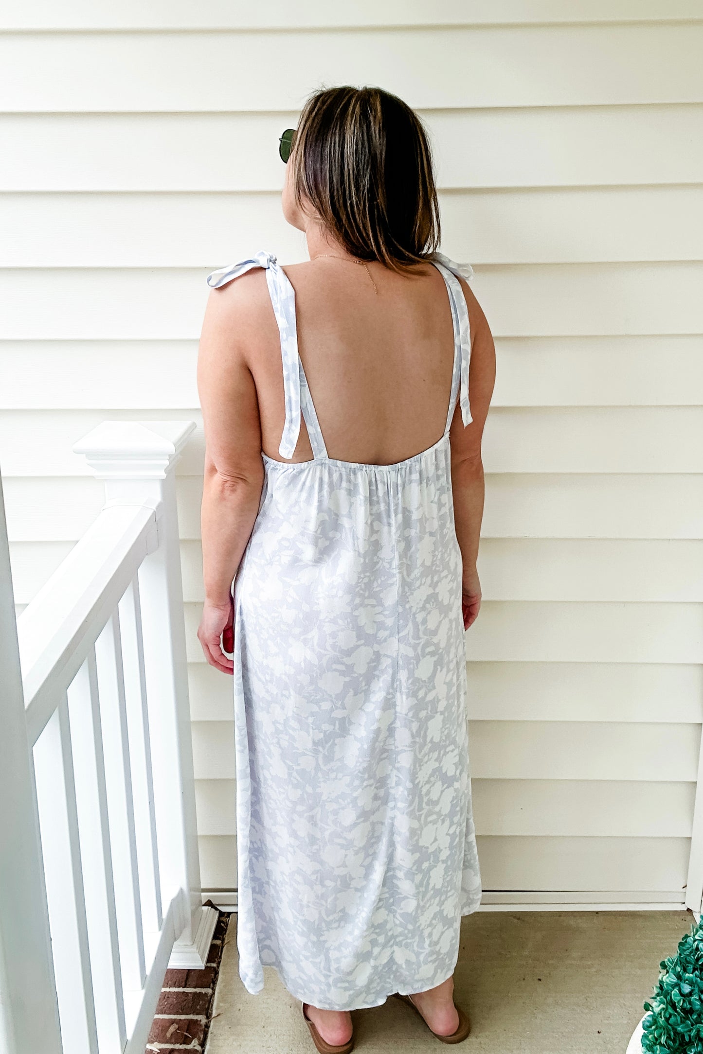 (L) Delicate Floral Midi