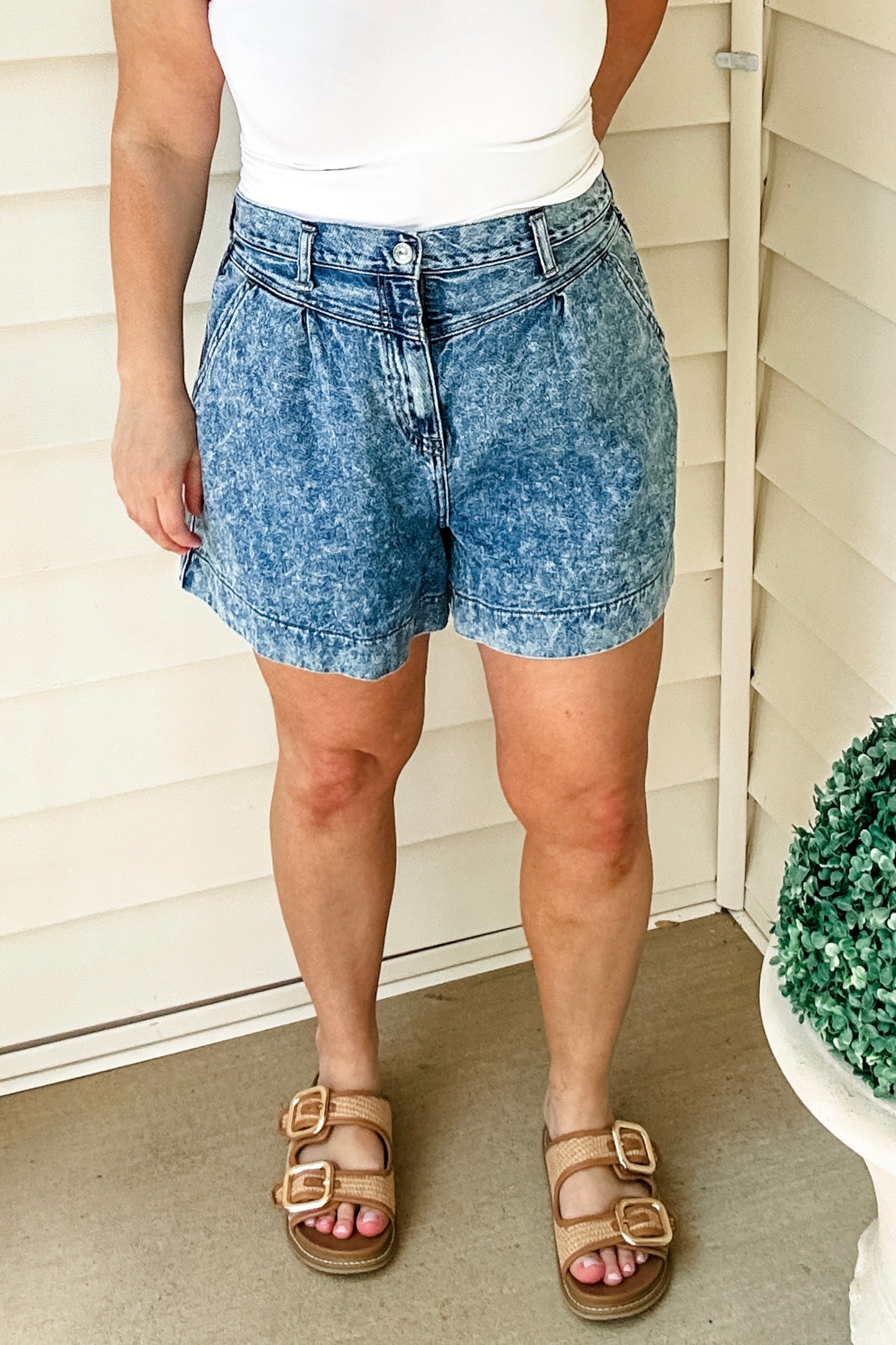 (16) AE Acid Wash Mom Short
