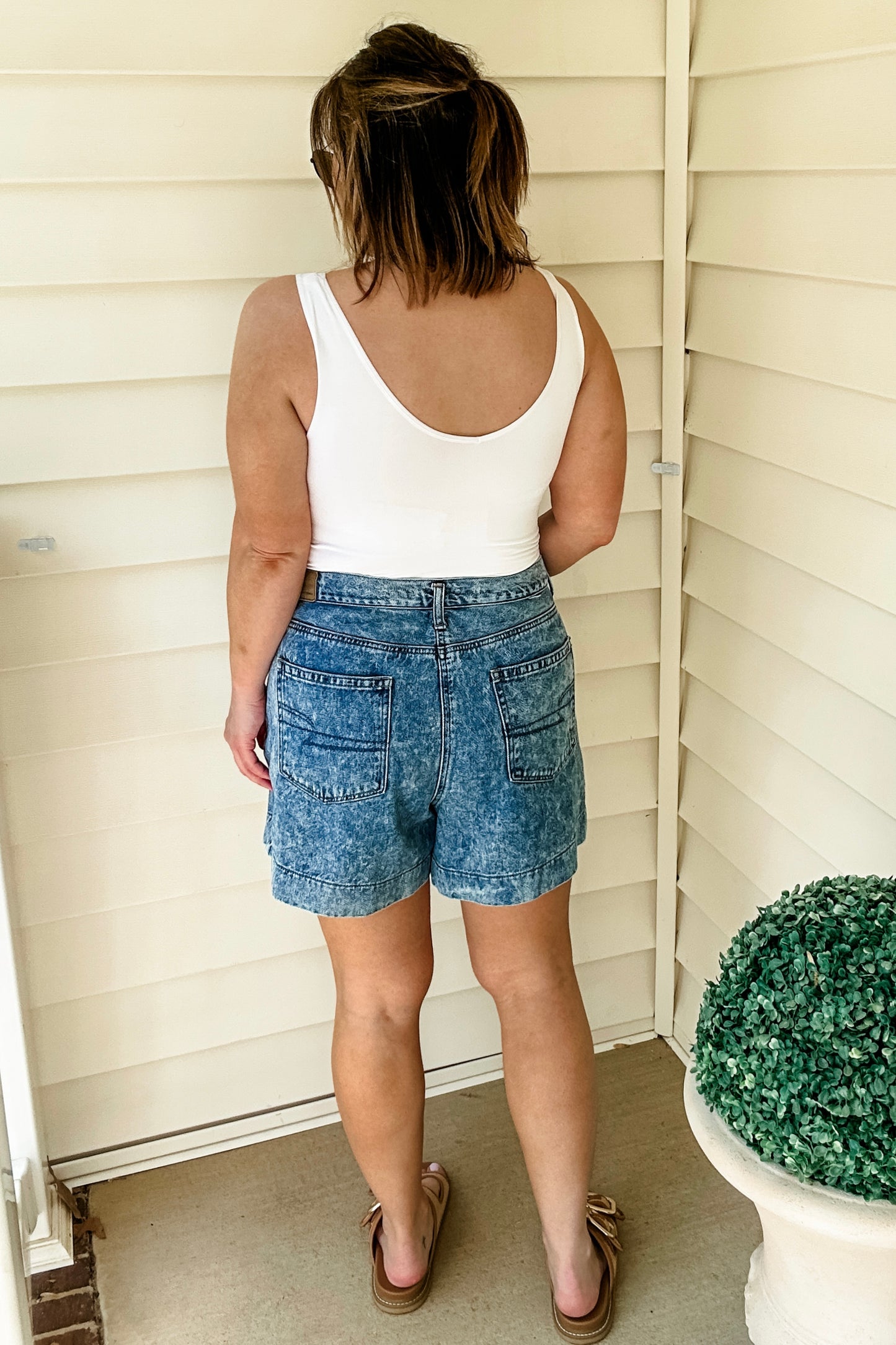(16) AE Acid Wash Mom Short