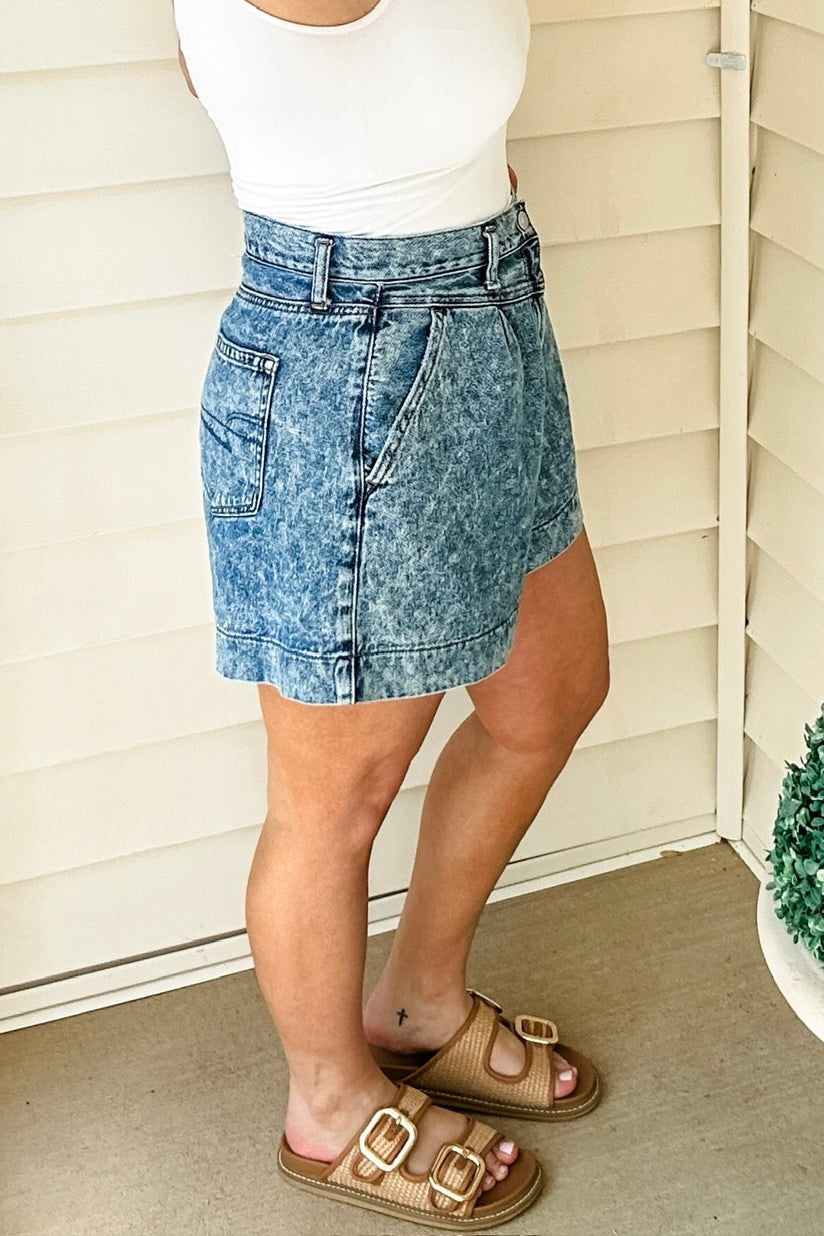 (16) AE Acid Wash Mom Short
