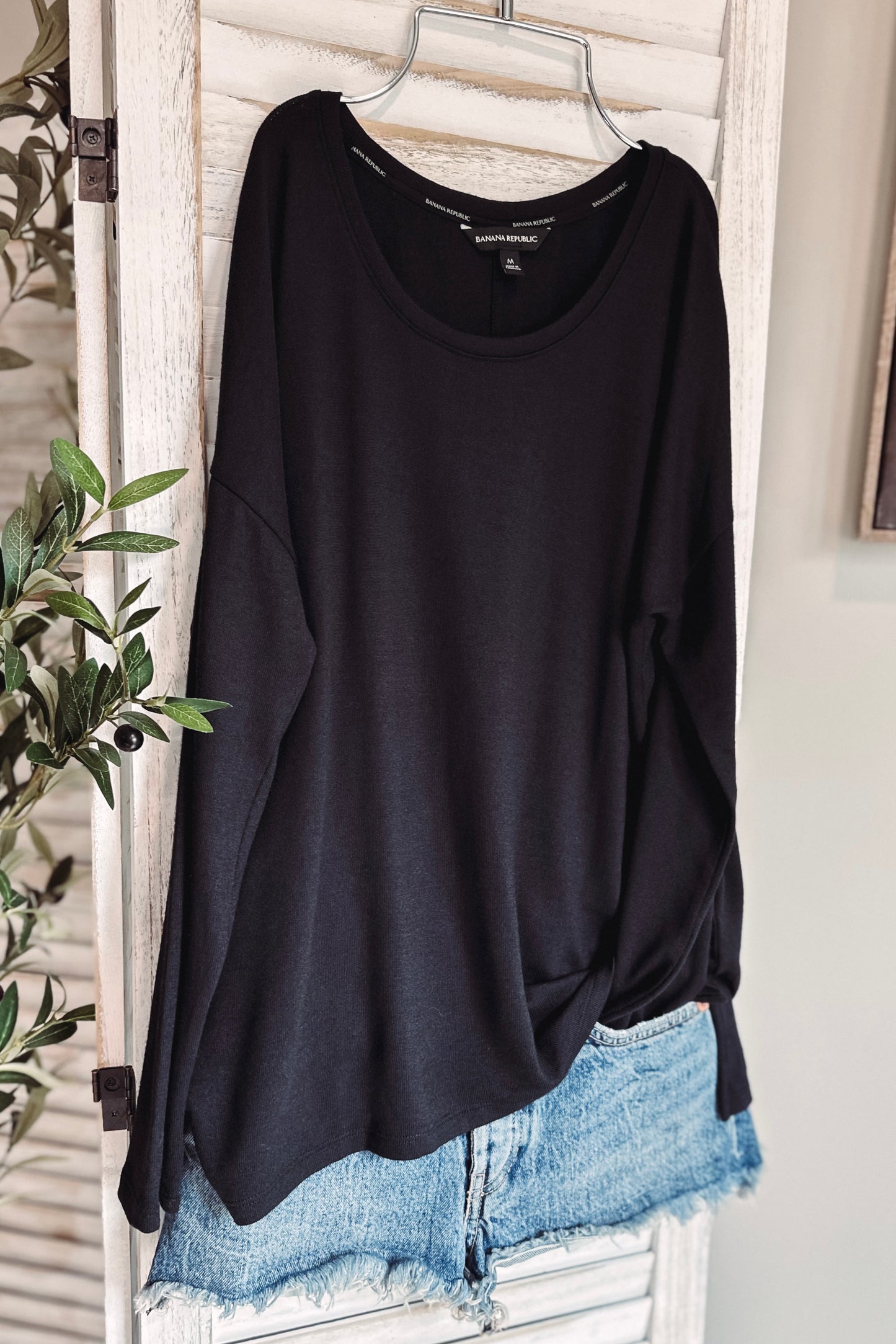 (M) Banana Republic Luxe Hem Top