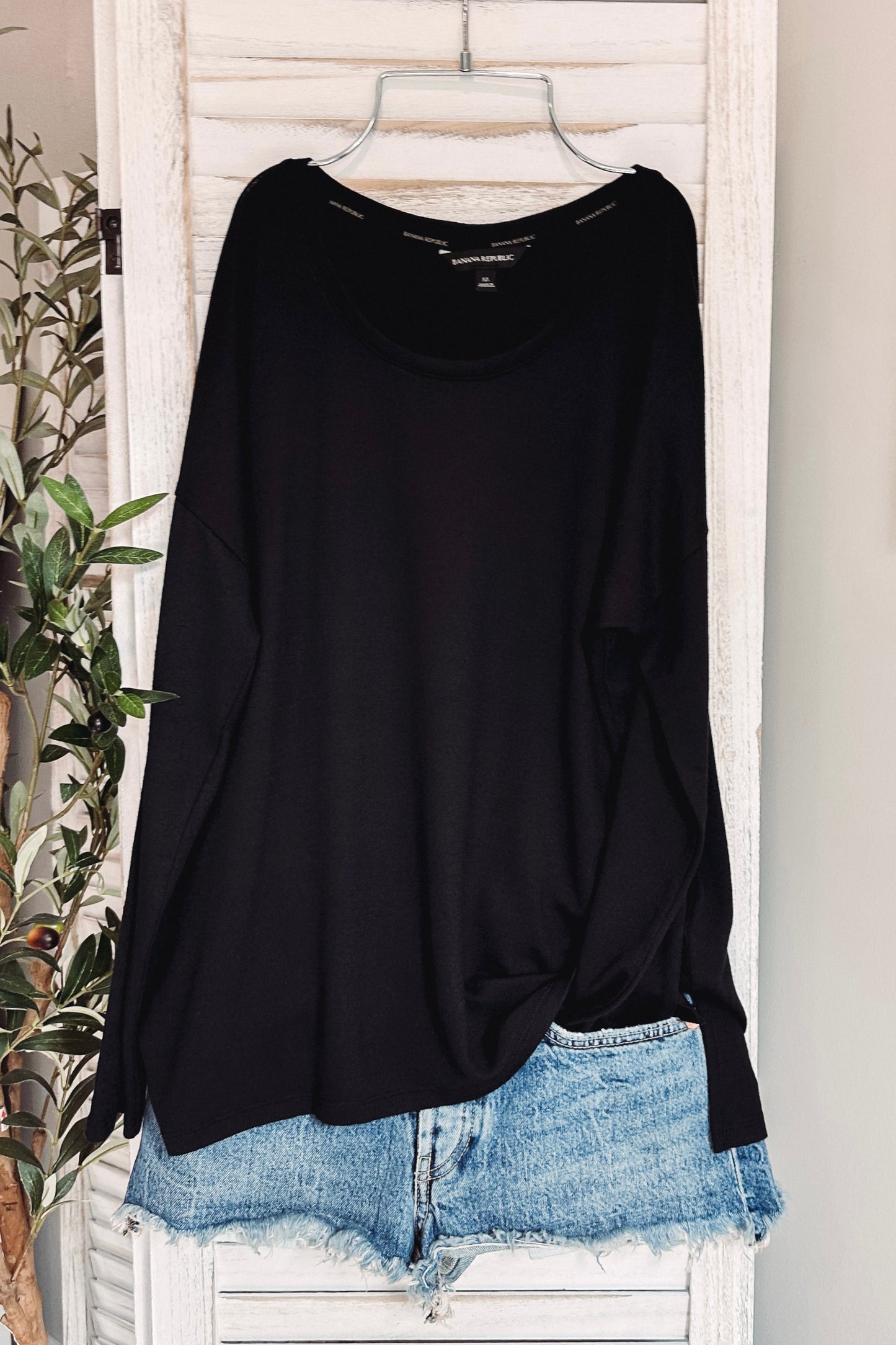 (M) Banana Republic Luxe Hem Top