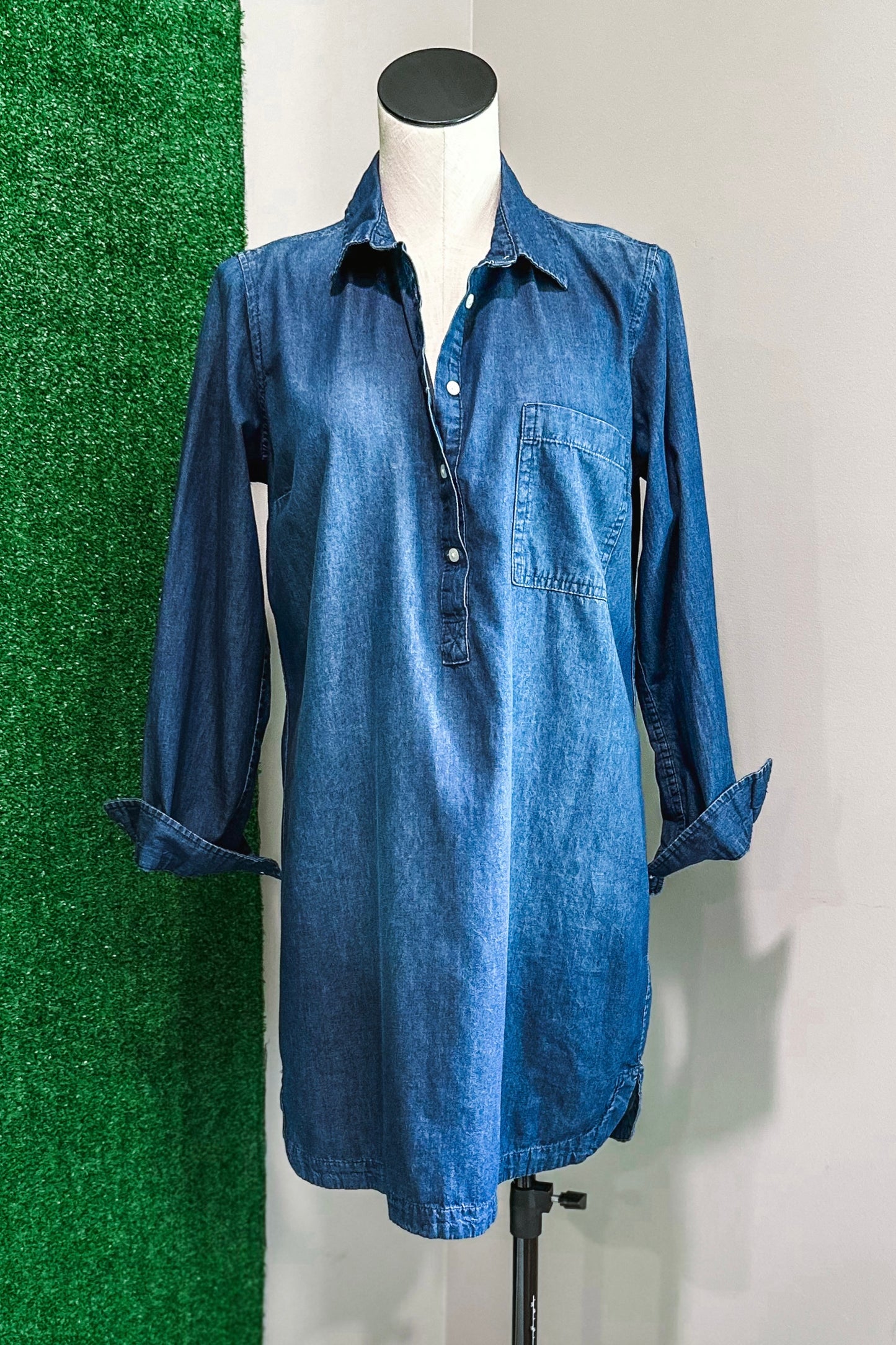 (M) Old Navy Chambray Dress
