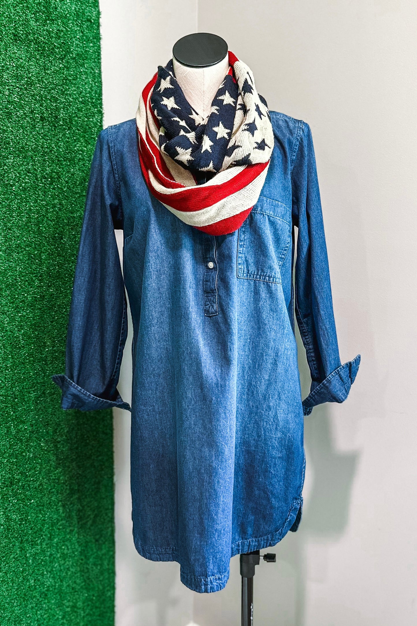 (M) Old Navy Chambray Dress