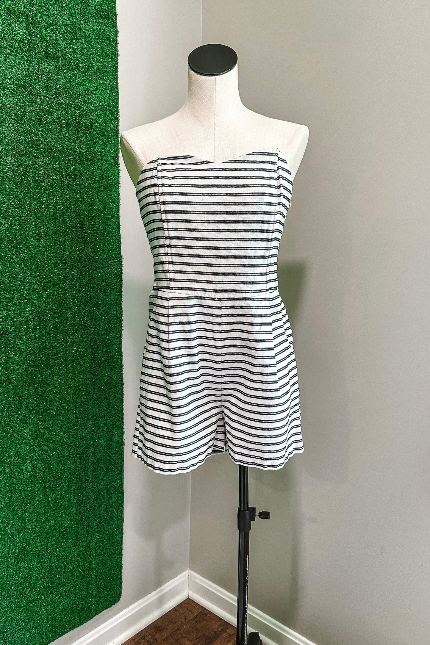 (L) Vintage Rampage Romper