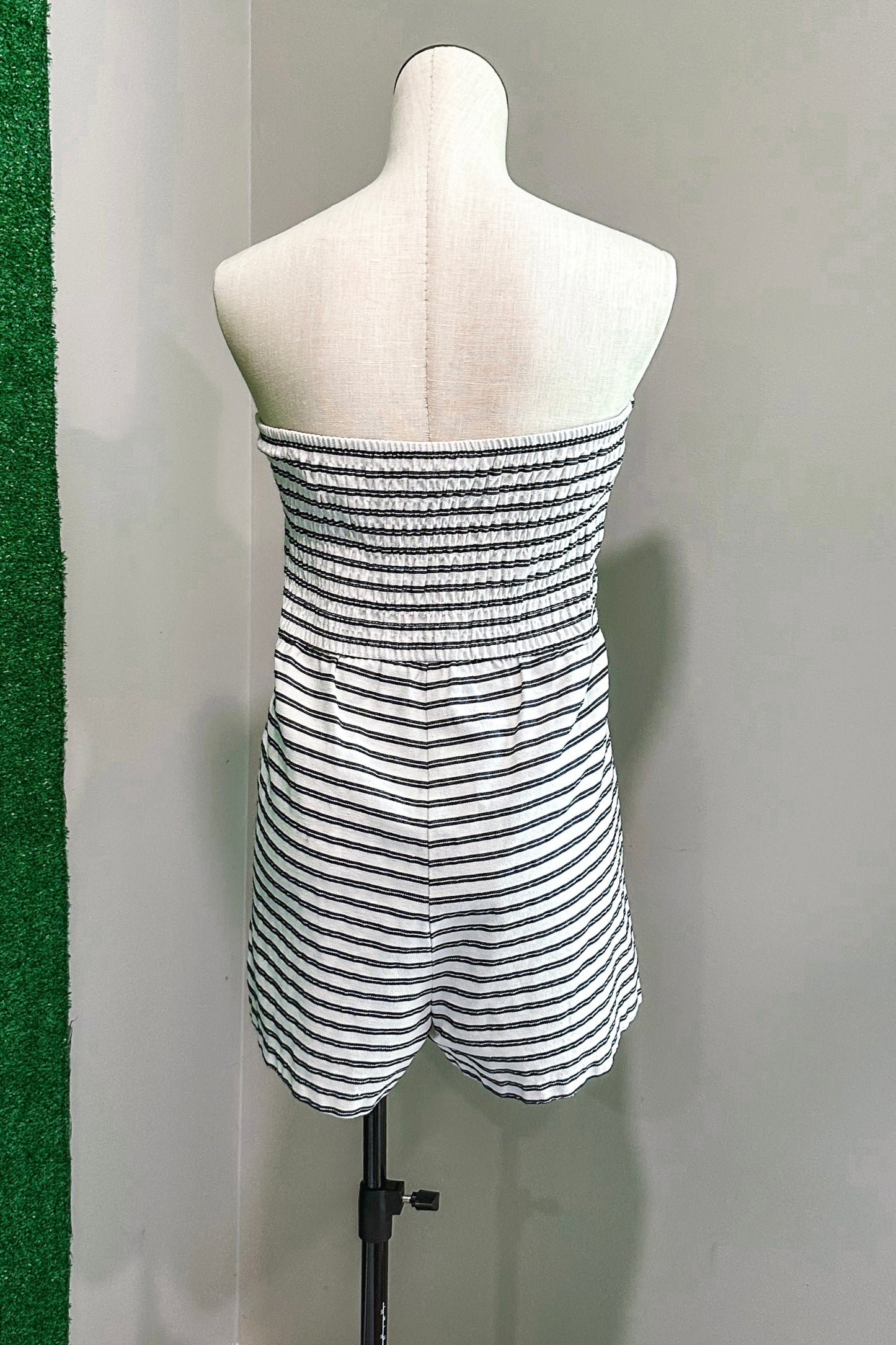 (L) Vintage Rampage Romper