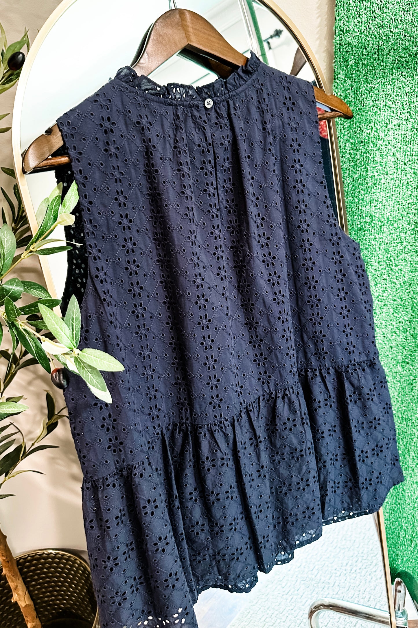 (XL) Loft Eyelet Halter