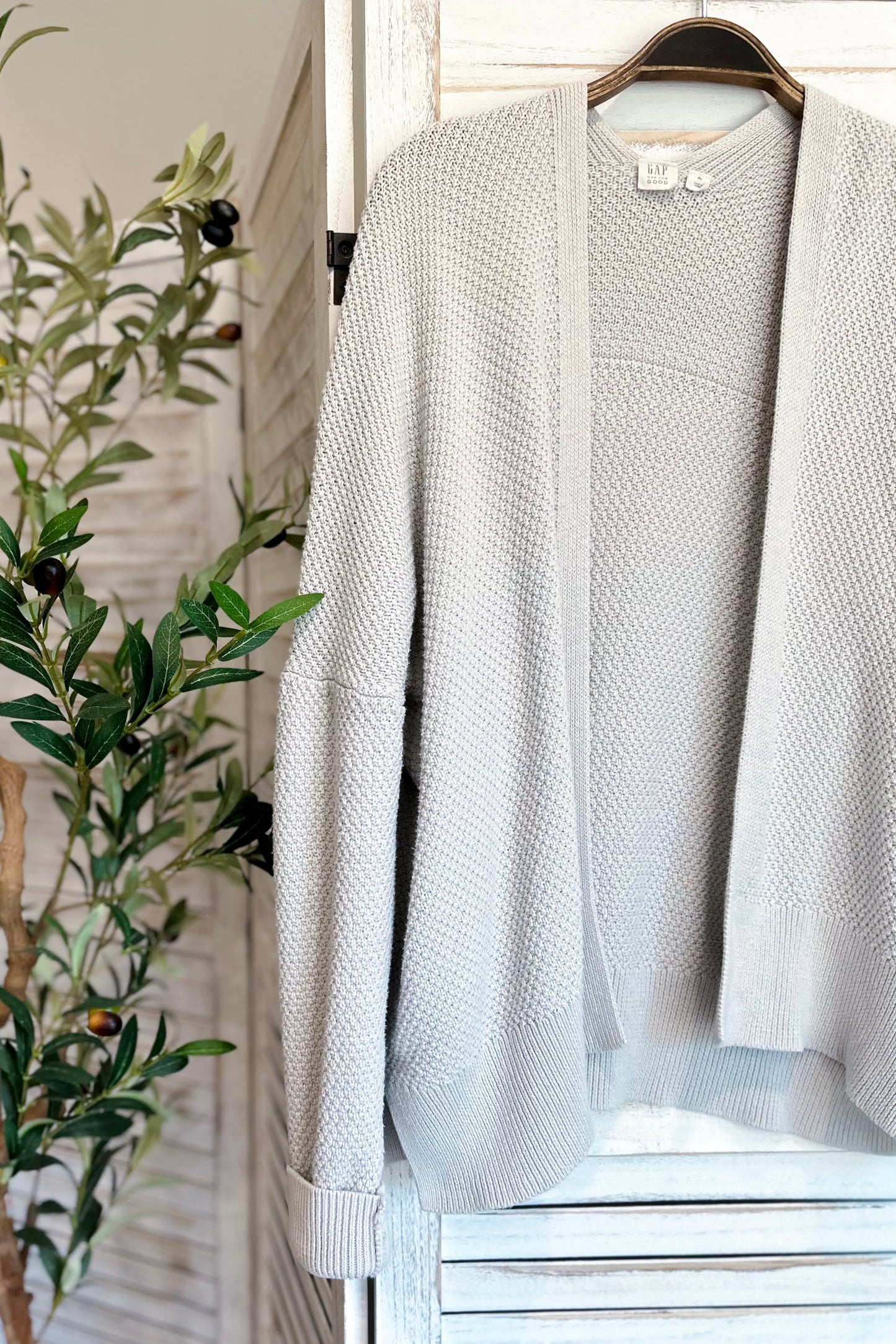 (L) Gap Knit Cardigan