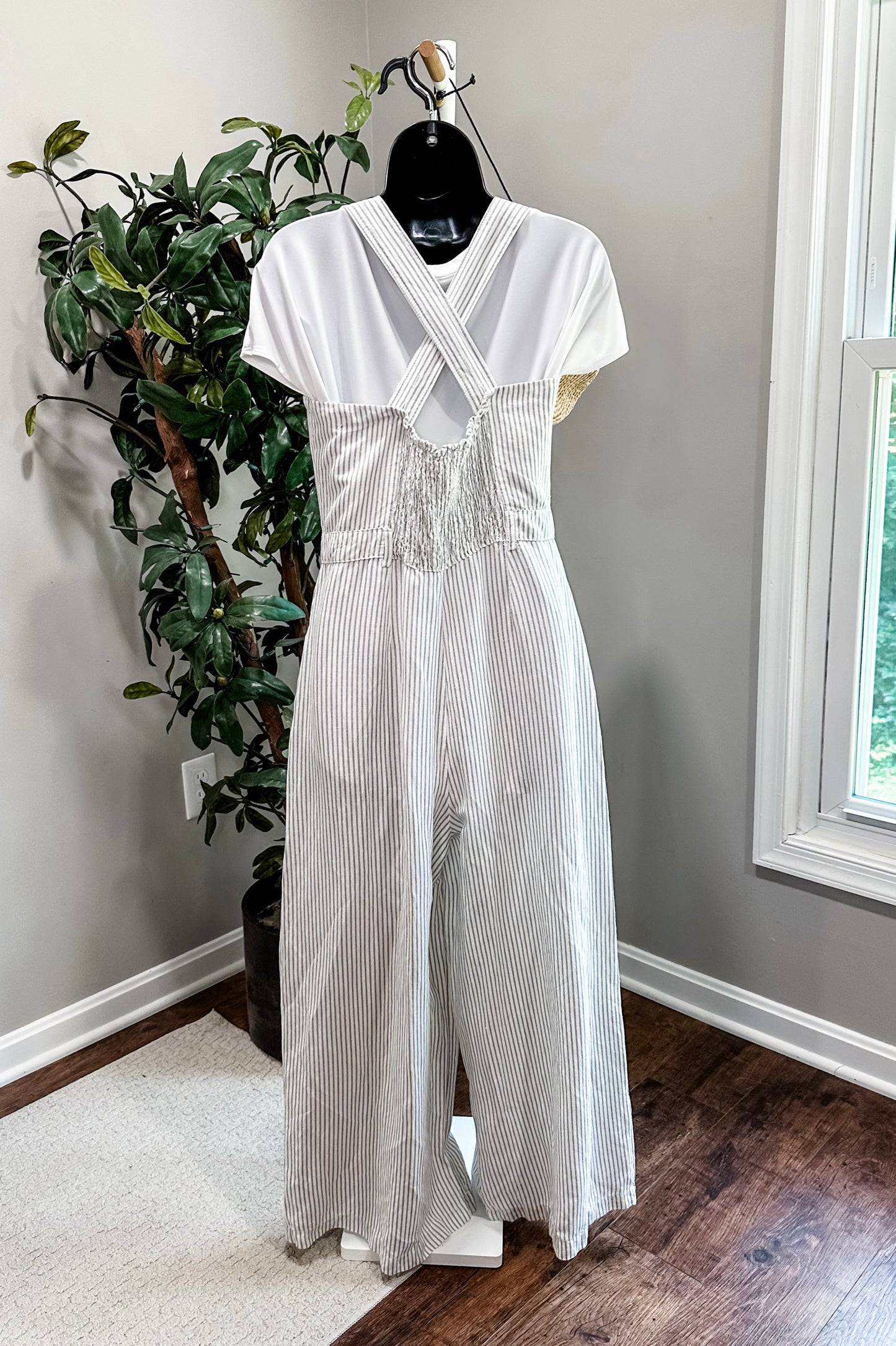 (6) Tractr Wide Leg Jumpsuit