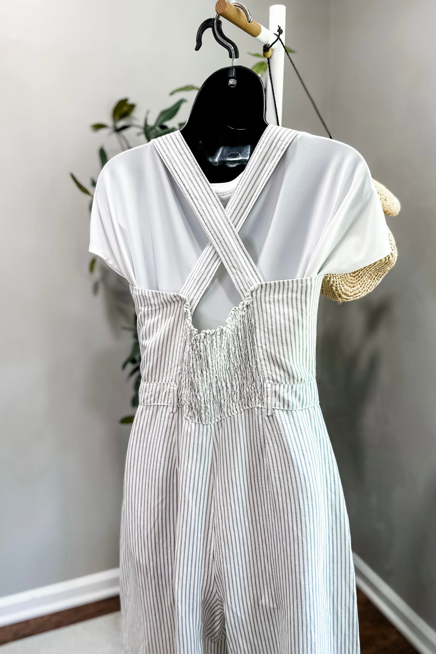 (6) Tractr Wide Leg Jumpsuit