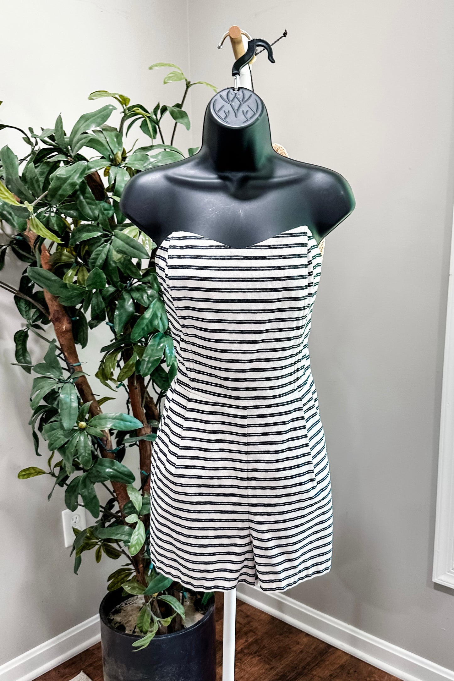 (L) Vintage Rampage Romper
