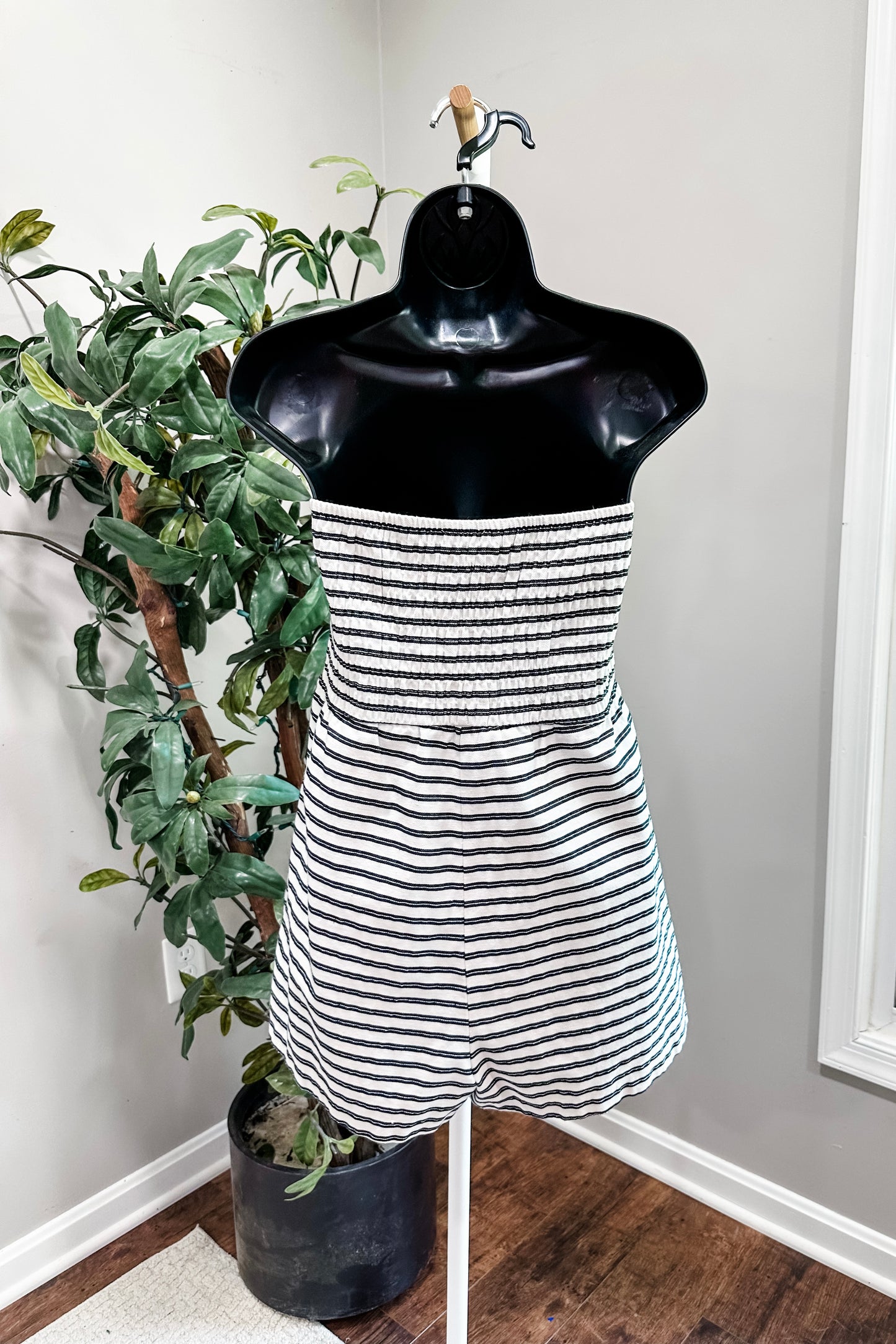 (L) Vintage Rampage Romper