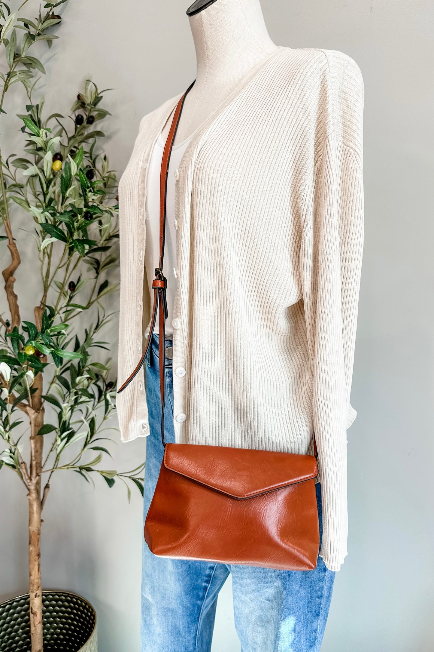 Universal Thread Crossbody