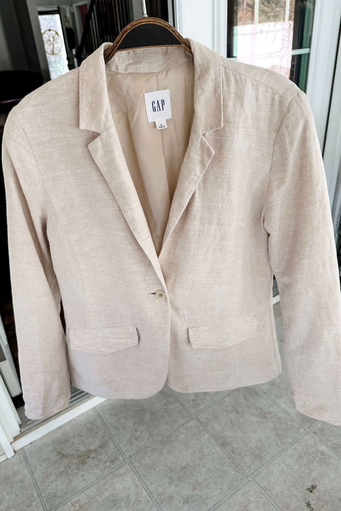 (6) Gap Linen Blazer