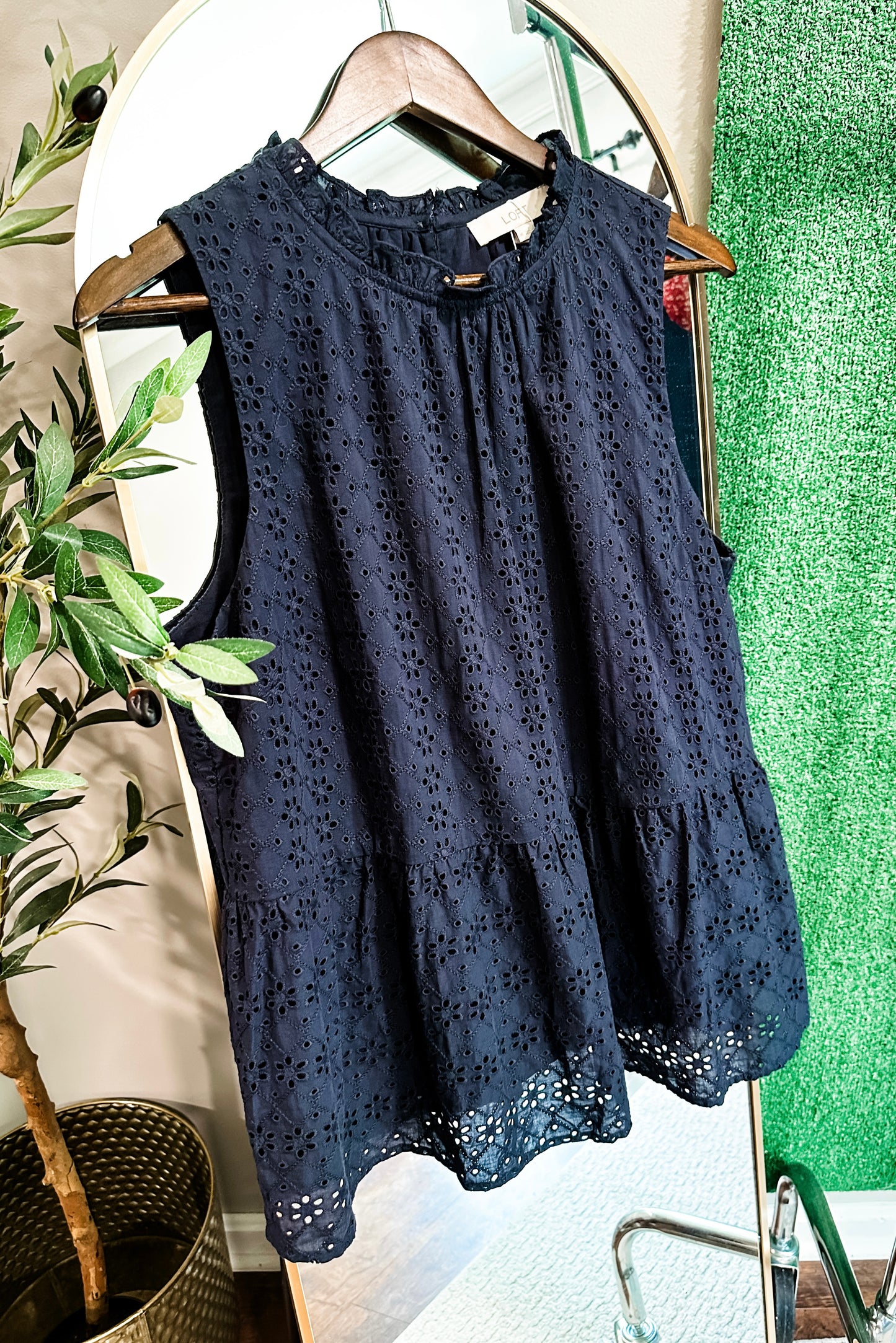 (XL) Loft Eyelet Halter