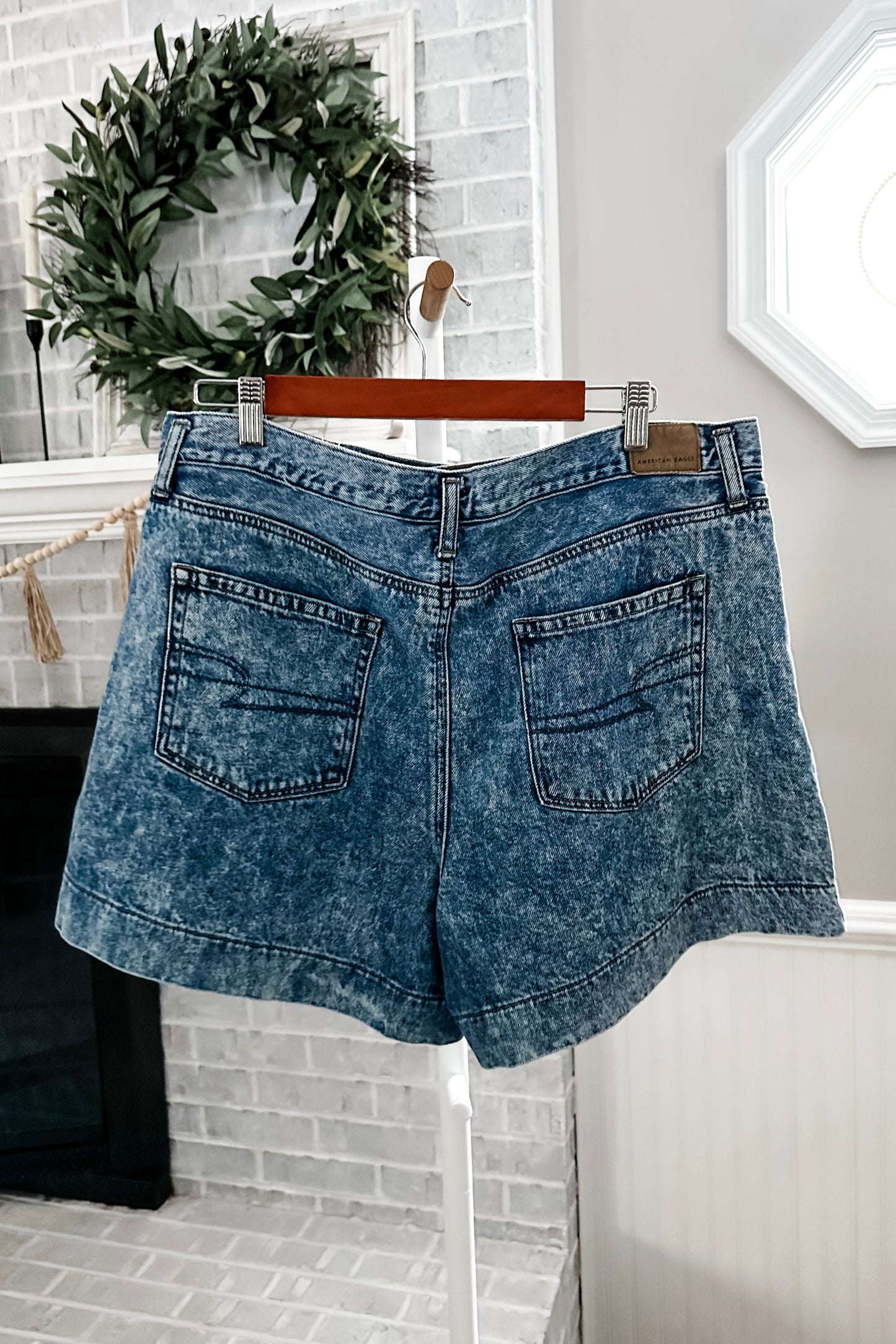 (16) AE Acid Wash Mom Short
